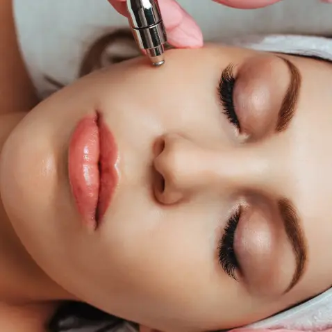 full-circle-aesthtics-woman-getting-micro-dermabrasion